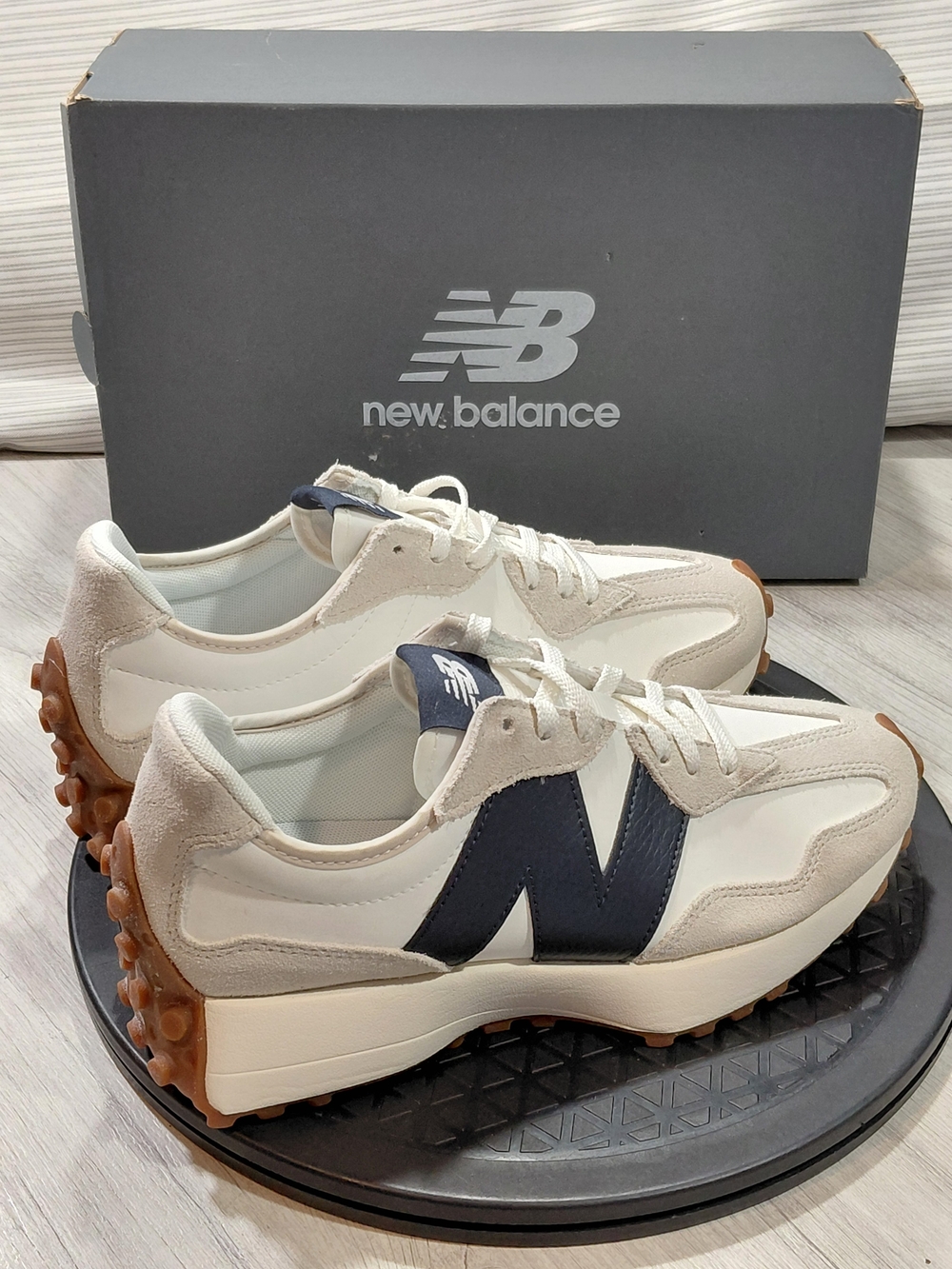 New Balance Womens 327 Vintage 70's  Design Moonbeam - Outerspace White Navy 7.5 - Picture 2 of 16